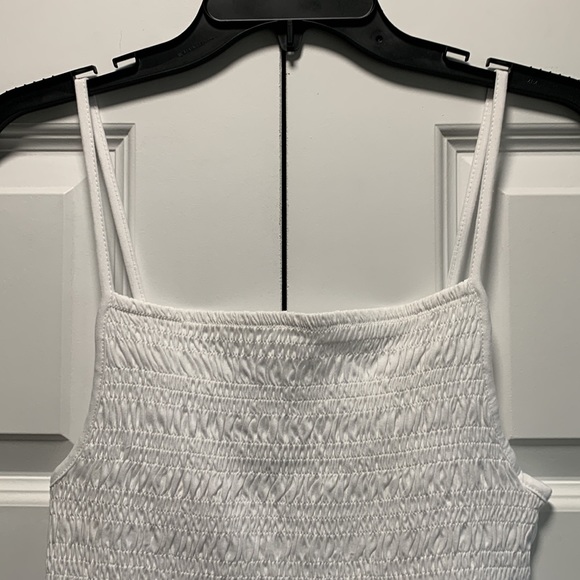 Fashionable smocking knit straps top - Picture 4 of 8